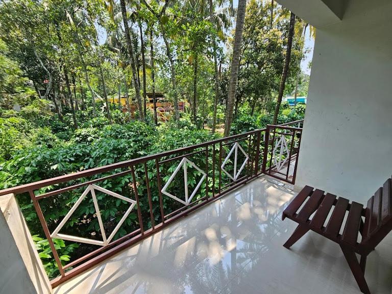 Pknhomestay Kumily Текади Екстериор снимка