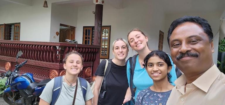 Pknhomestay Kumily Текади Екстериор снимка